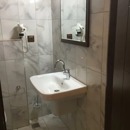 Kayzer Hotel